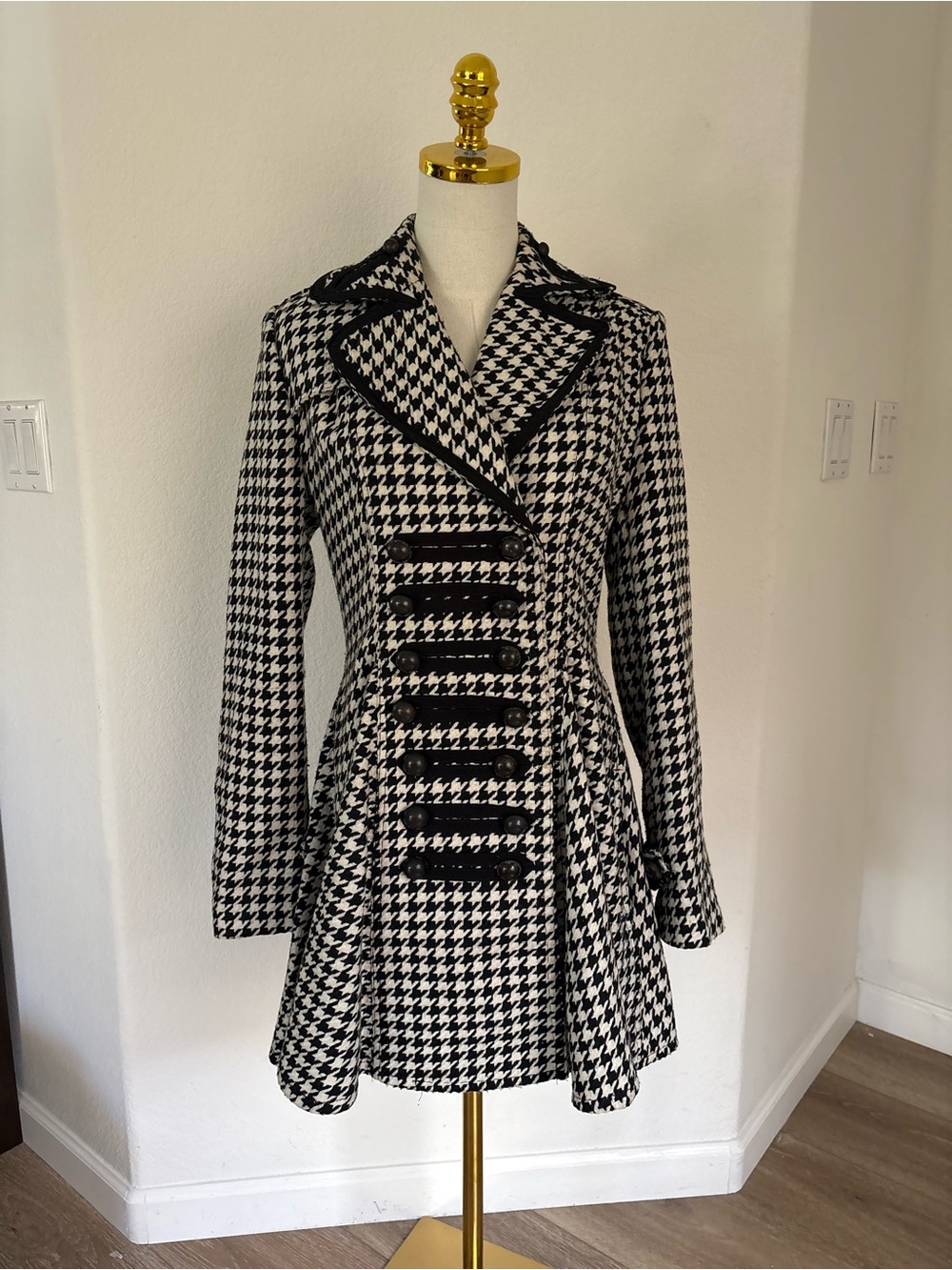 Double Zero Black and White Houndstooth Double-Breasted Pea Coat